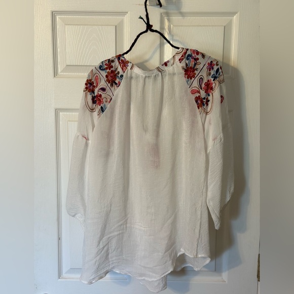 Embroidered boho top from Dillards, Figueroa and Flower size L - Picture 3 of 5